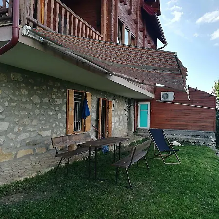 Prenociste Farma Zlatni Bor, Zavait Foca 포차